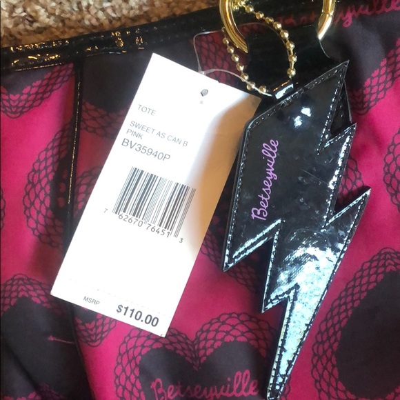 NWT Betsey Johnson Overnight Bag 👜 - Picture 2 of 4